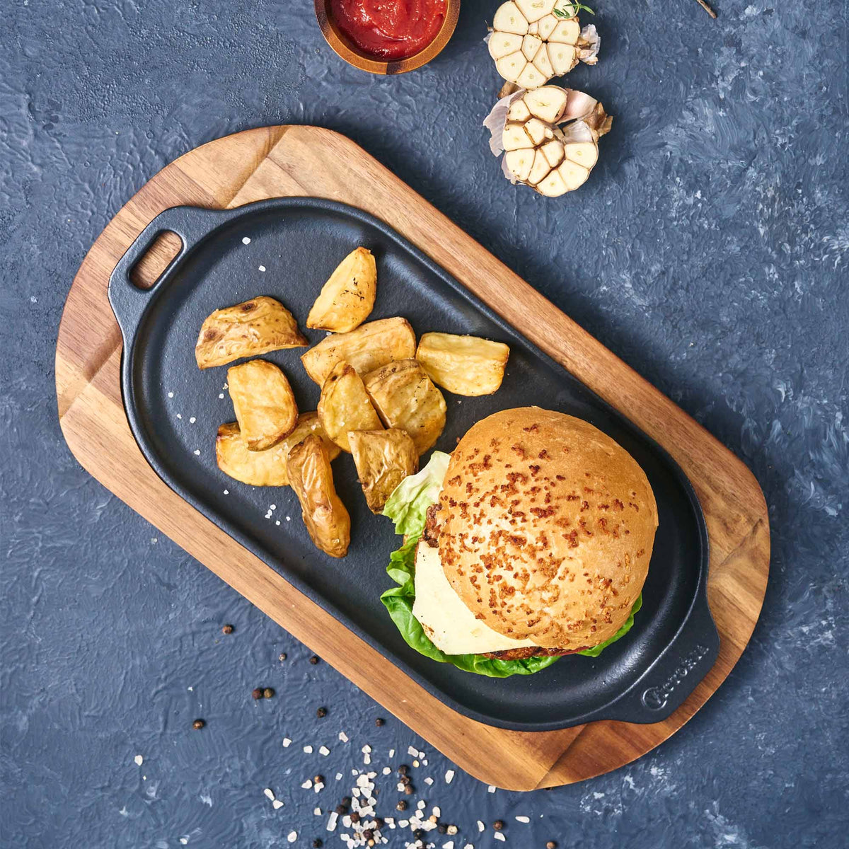 13.5-Inch Rectangular Sizzle Pan and Serving Plate Cast Iron