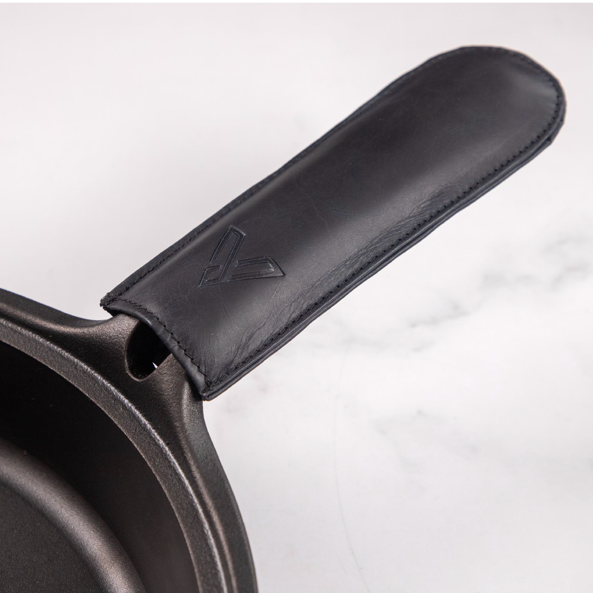 12-Inch Skillet Classic Collection + Leather Handle