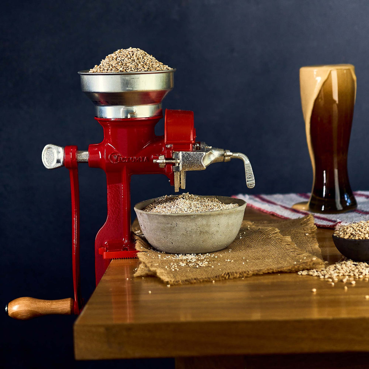 Cast Iron Red Grain Grinder/Corn Mill with Low Hopper