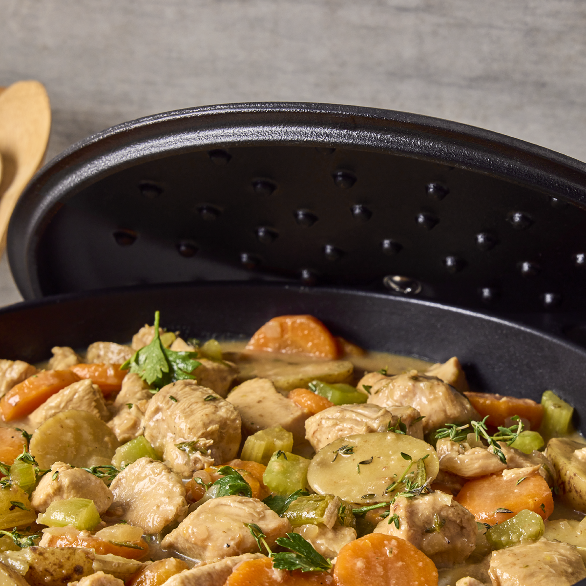 6 QT Cast Iron Dutch Oven with Lid