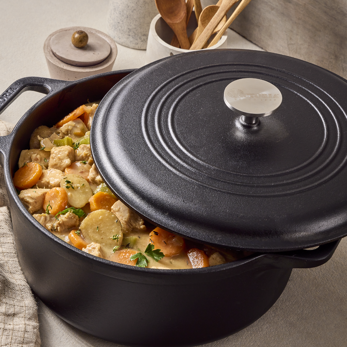 6 QT Cast Iron Dutch Oven with Lid