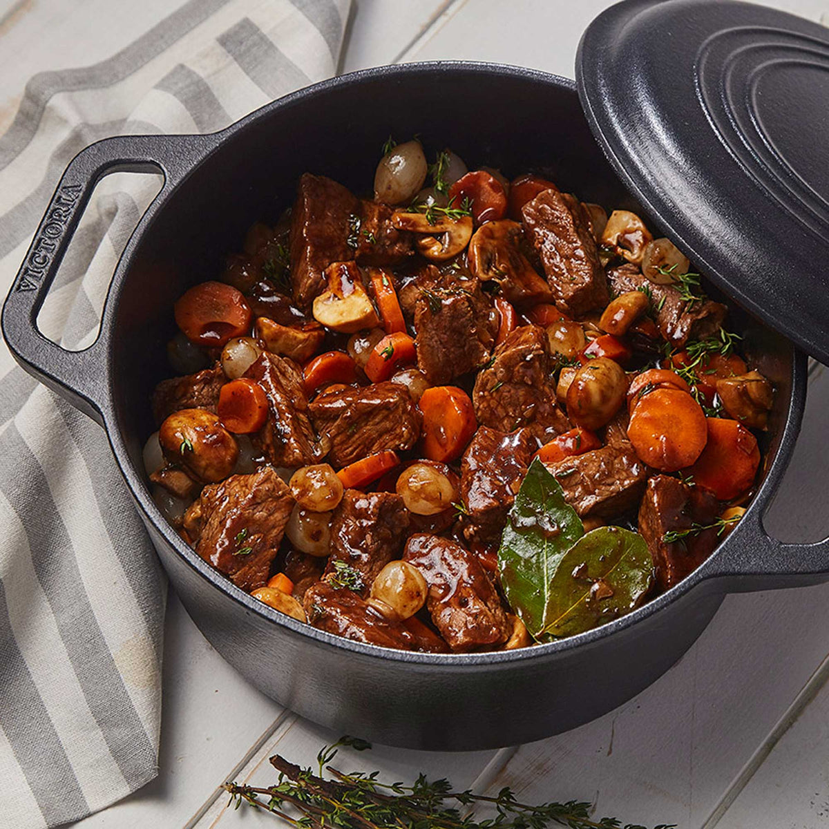 6 QT Cast Iron Dutch Oven with Lid