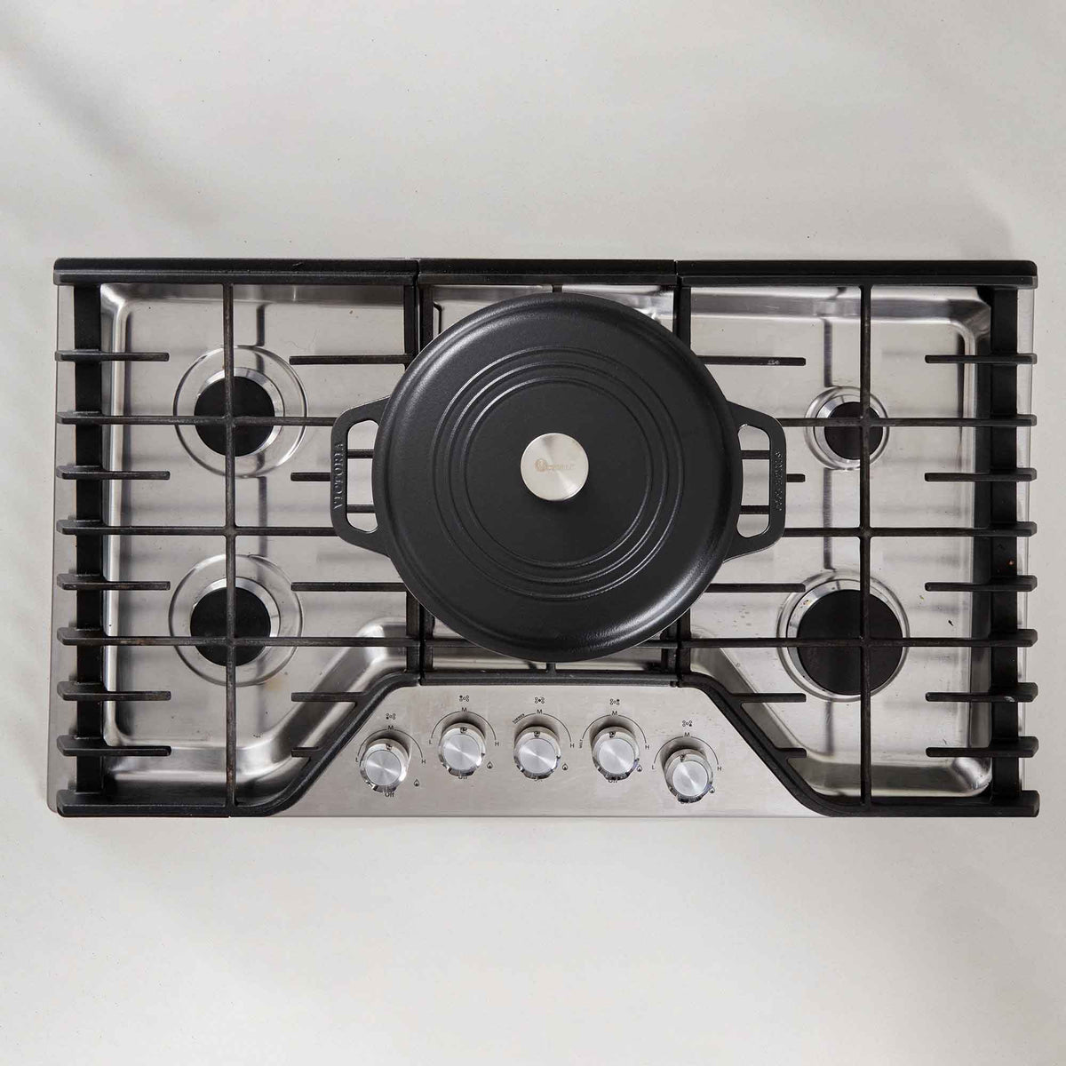 7 QT Cast Iron Dutch Oven with Lid