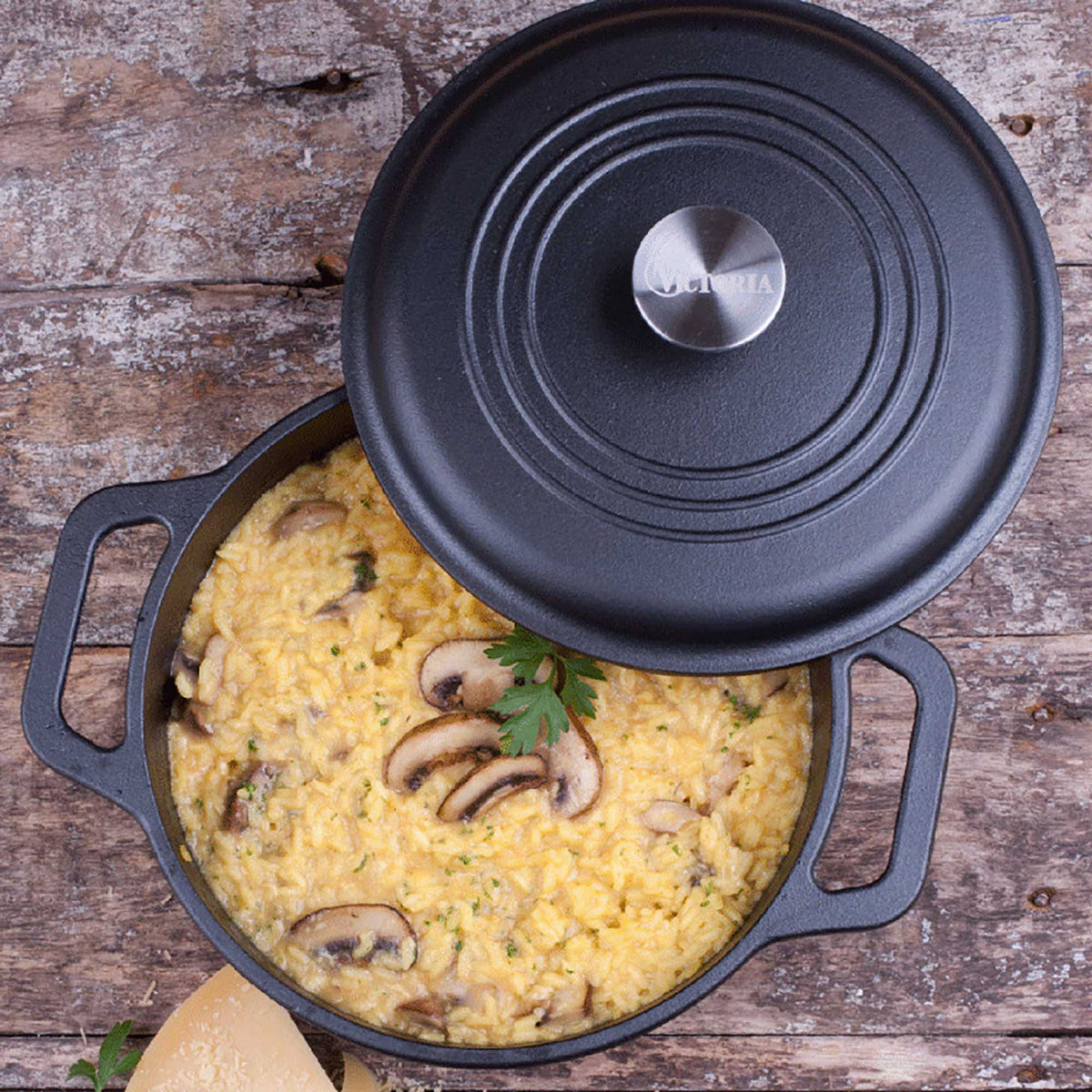 4 QT Cast Iron Dutch Oven with Lid