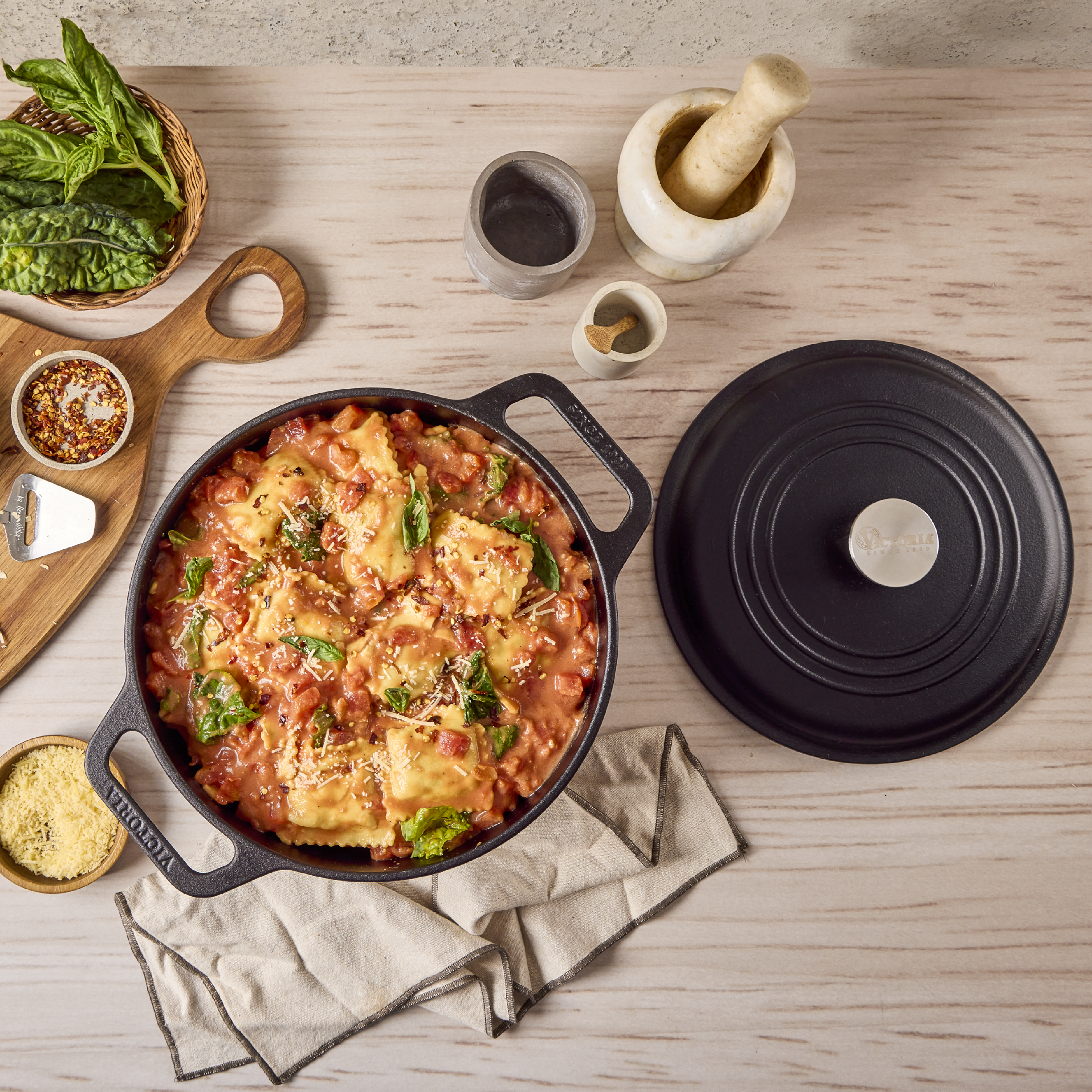 7 QT Cast Iron Dutch Oven with Lid– Victoria Cookware 7 QT Cast Iron Dutch Oven with Lid– Victoria Cookware