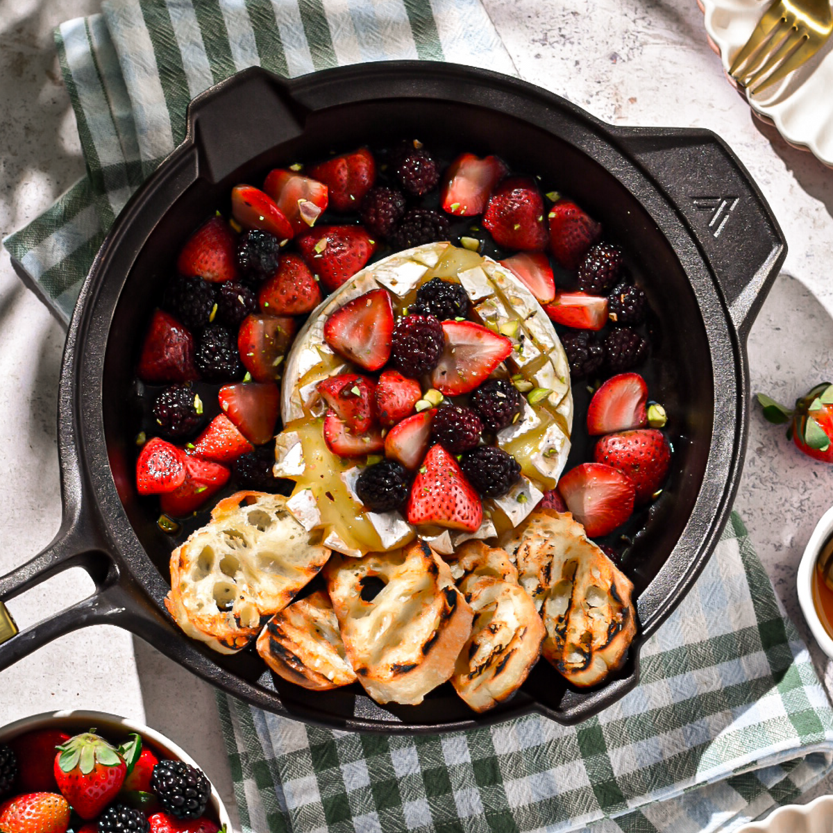 10-Inch Skillet, SIGNATURE Gold