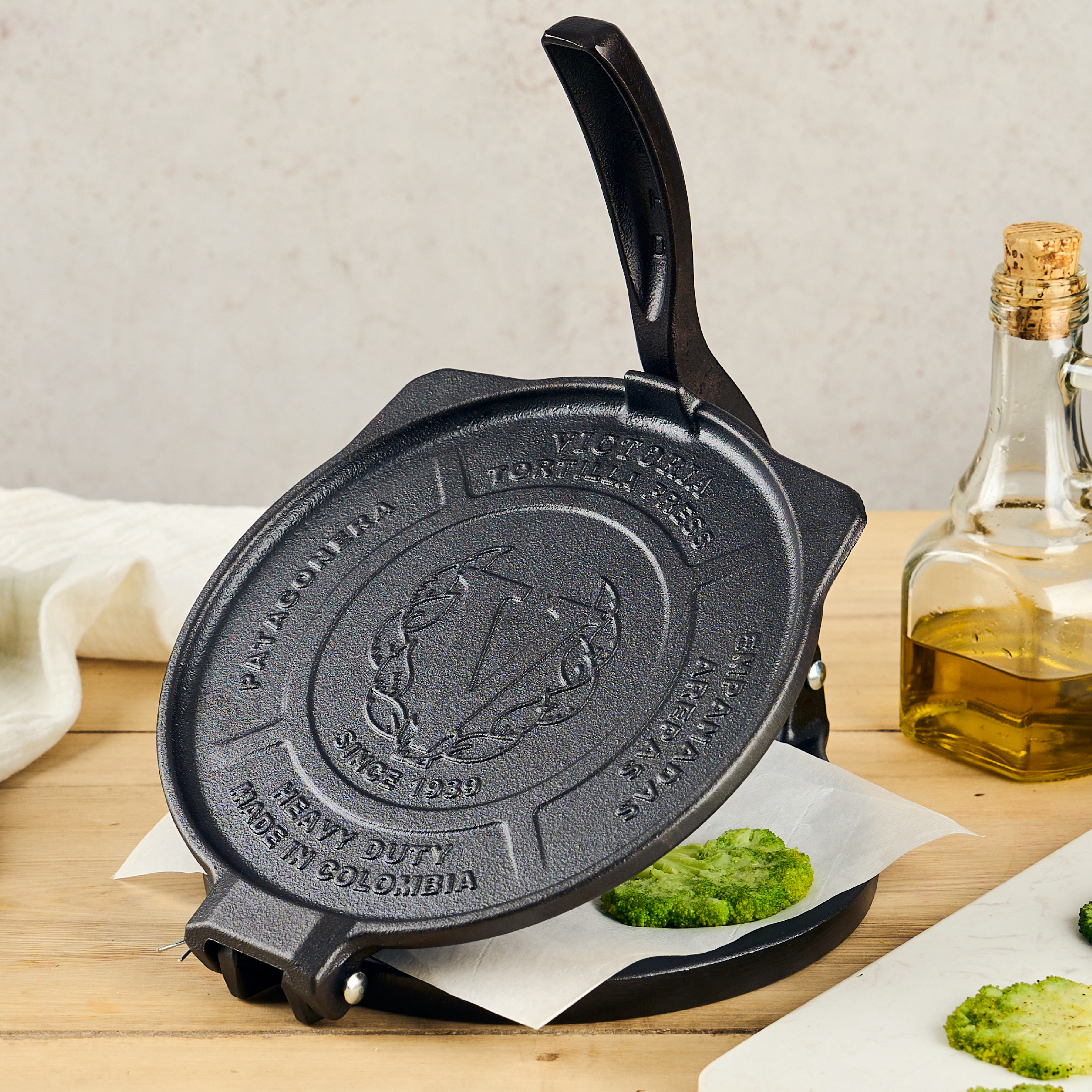 8-Inch Cast Iron Tortilla Press | Authentic & Durable– Victoria 8-Inch Cast Iron Tortilla Press | Authentic & Durable– Victoria