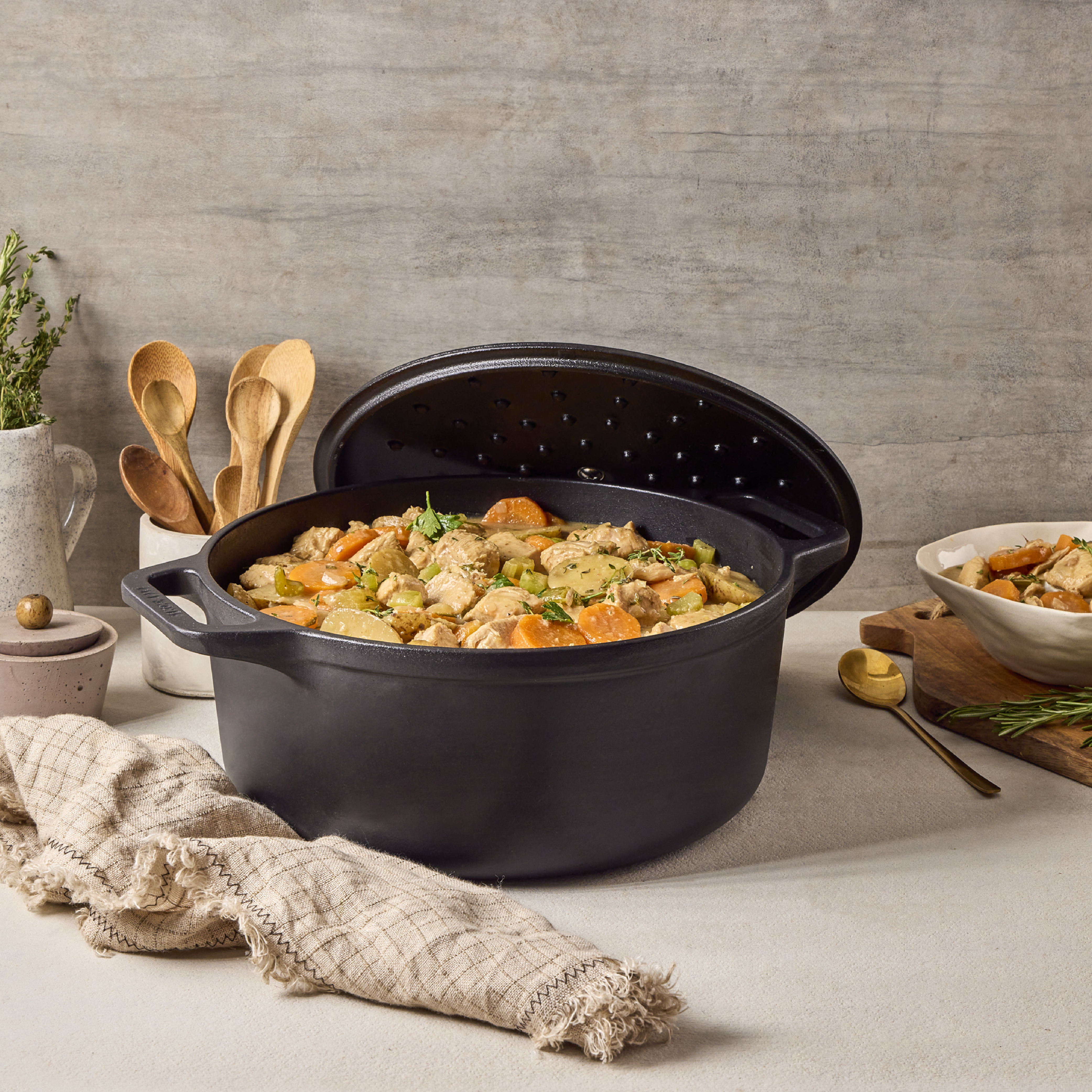 6 QT Cast Iron Dutch Oven with Lid– Victoria Cookware 6 QT Cast Iron Dutch Oven with Lid– Victoria Cookware